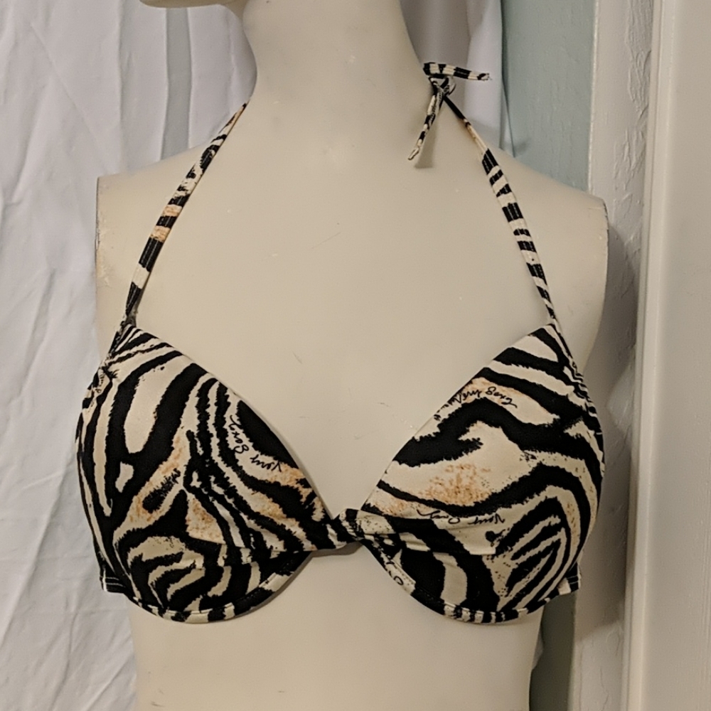 ✨5/$25✨ Victoria's Secret tiger stripe bikini top - Picture 2 of 7